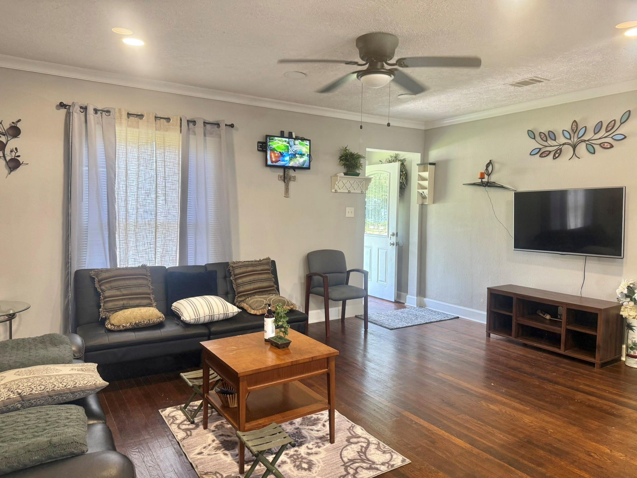 19 4th Avenue N