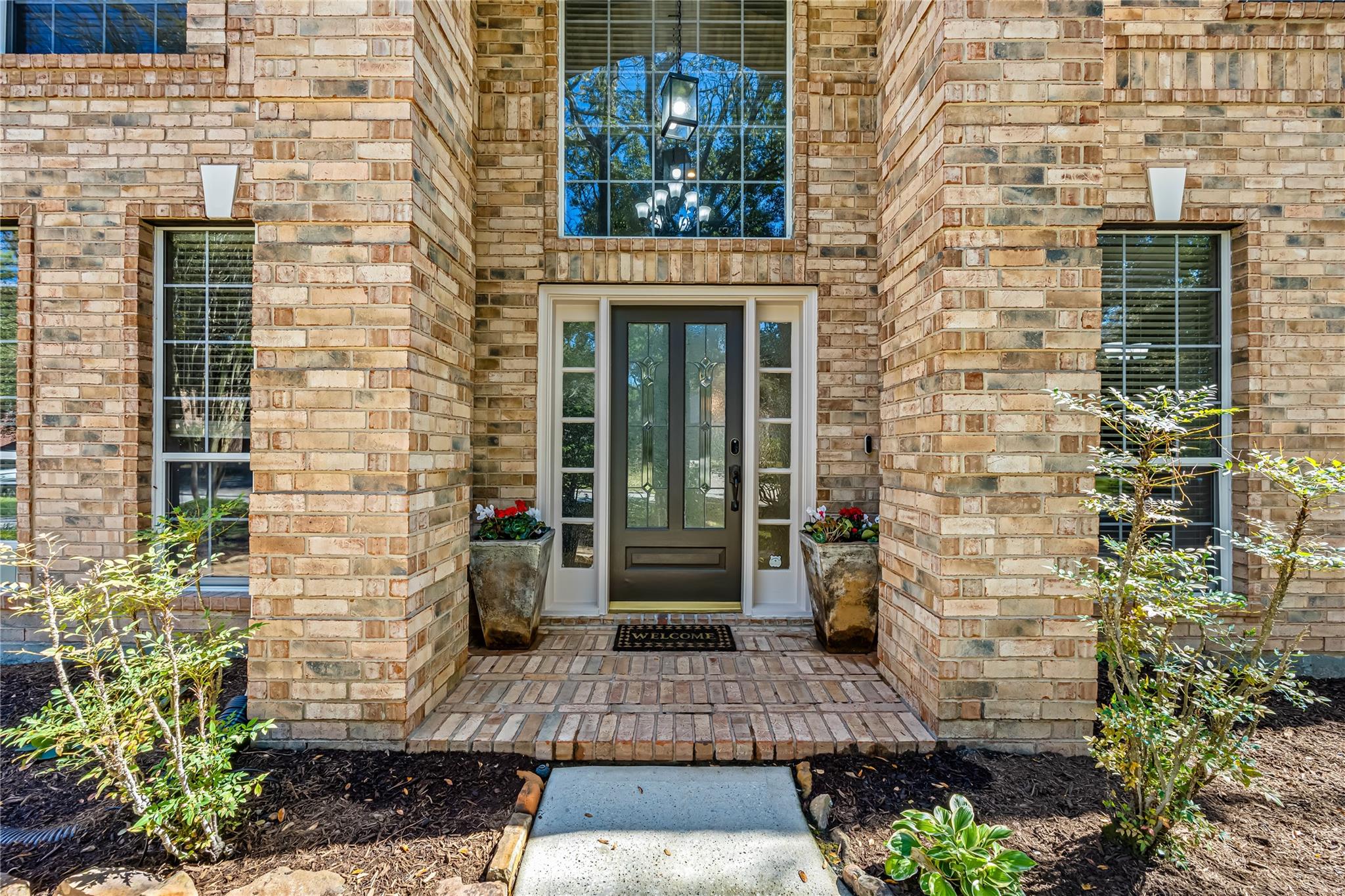 136 S Goldenvine Circle