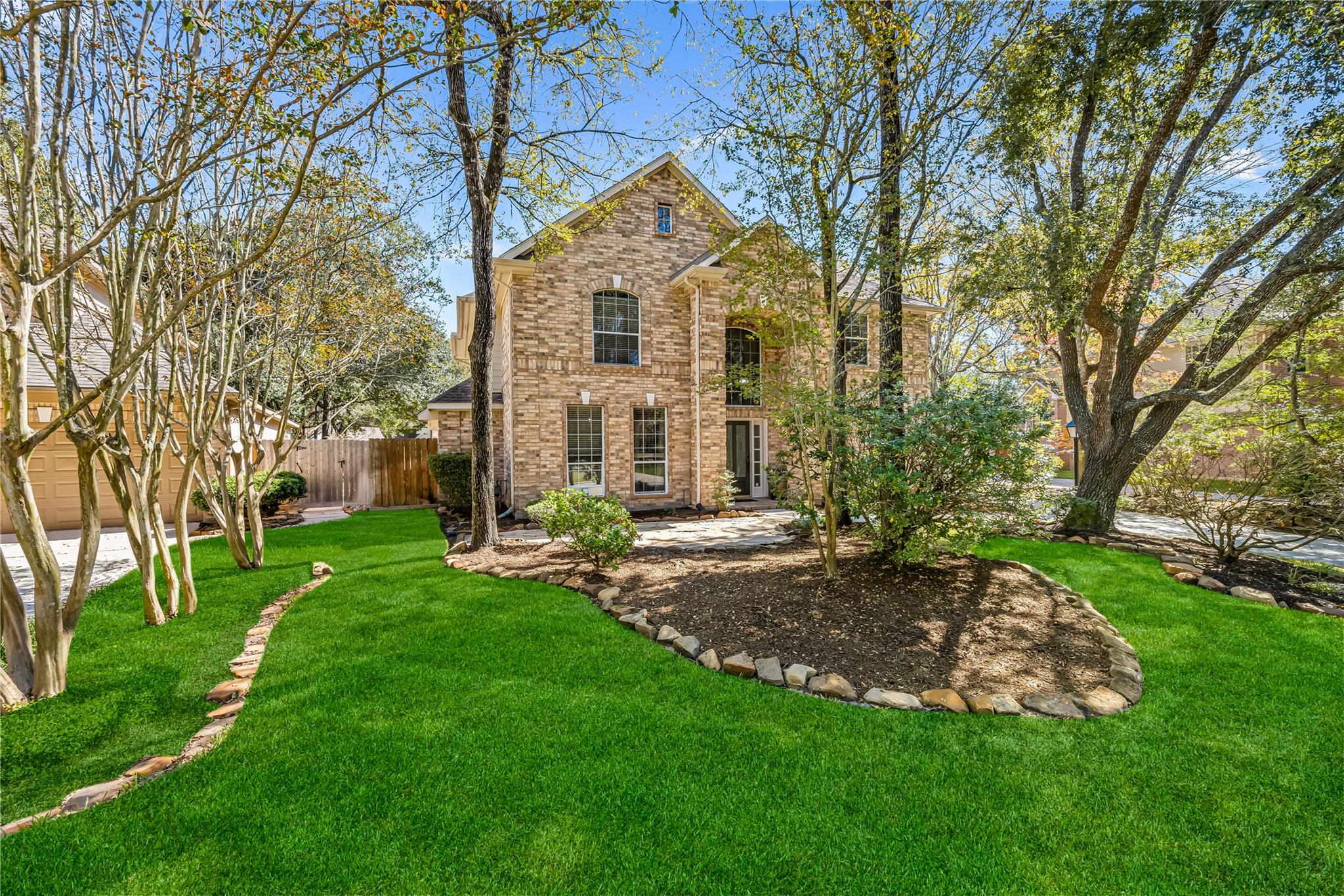 136 S Goldenvine Circle