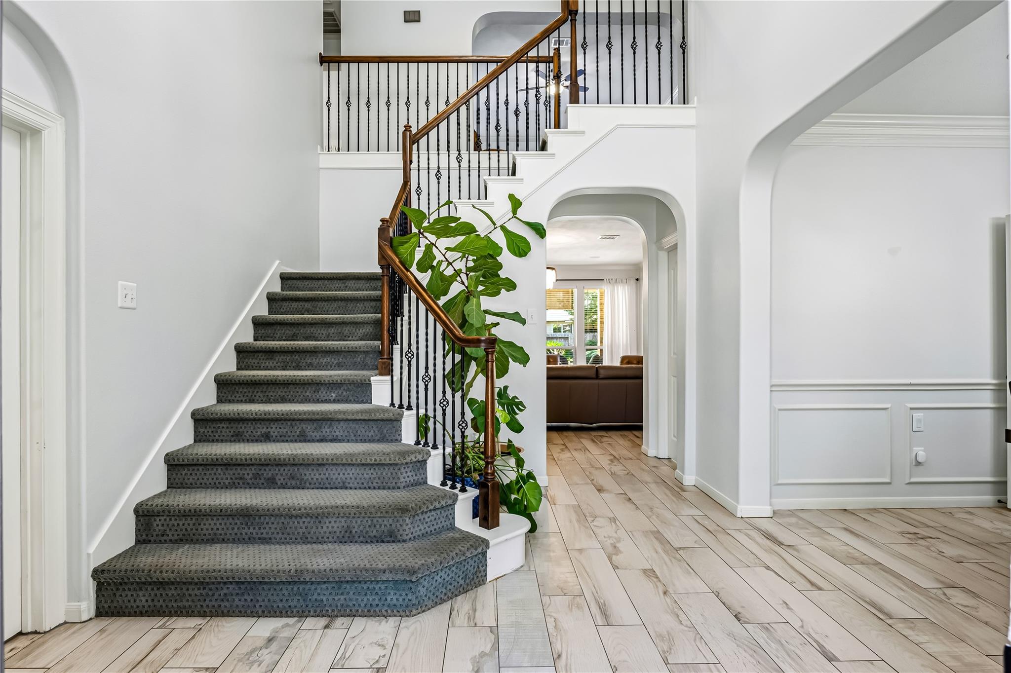 136 S Goldenvine Circle