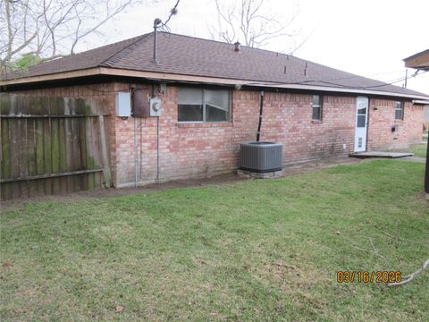 Tiny photo for 403 Lotus Street, Lake Jackson, TX 77566 (MLS # 69572719)