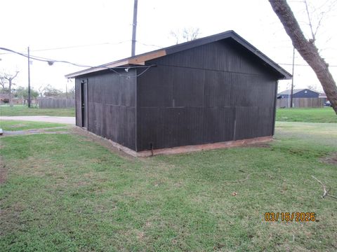 Tiny photo for 403 Lotus Street, Lake Jackson, TX 77566 (MLS # 69572719)