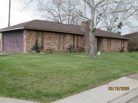 Tiny photo for 403 Lotus Street, Lake Jackson, TX 77566 (MLS # 69572719)