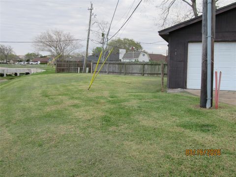 Tiny photo for 403 Lotus Street, Lake Jackson, TX 77566 (MLS # 69572719)
