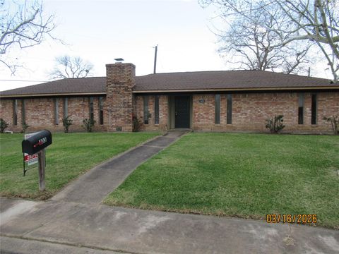 Tiny photo for 403 Lotus Street, Lake Jackson, TX 77566 (MLS # 69572719)