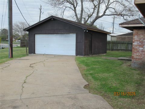 Tiny photo for 403 Lotus Street, Lake Jackson, TX 77566 (MLS # 69572719)