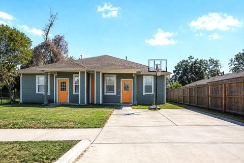 Photo of 1035 Junell Street, Houston, TX 77088 (MLS # 36017410)