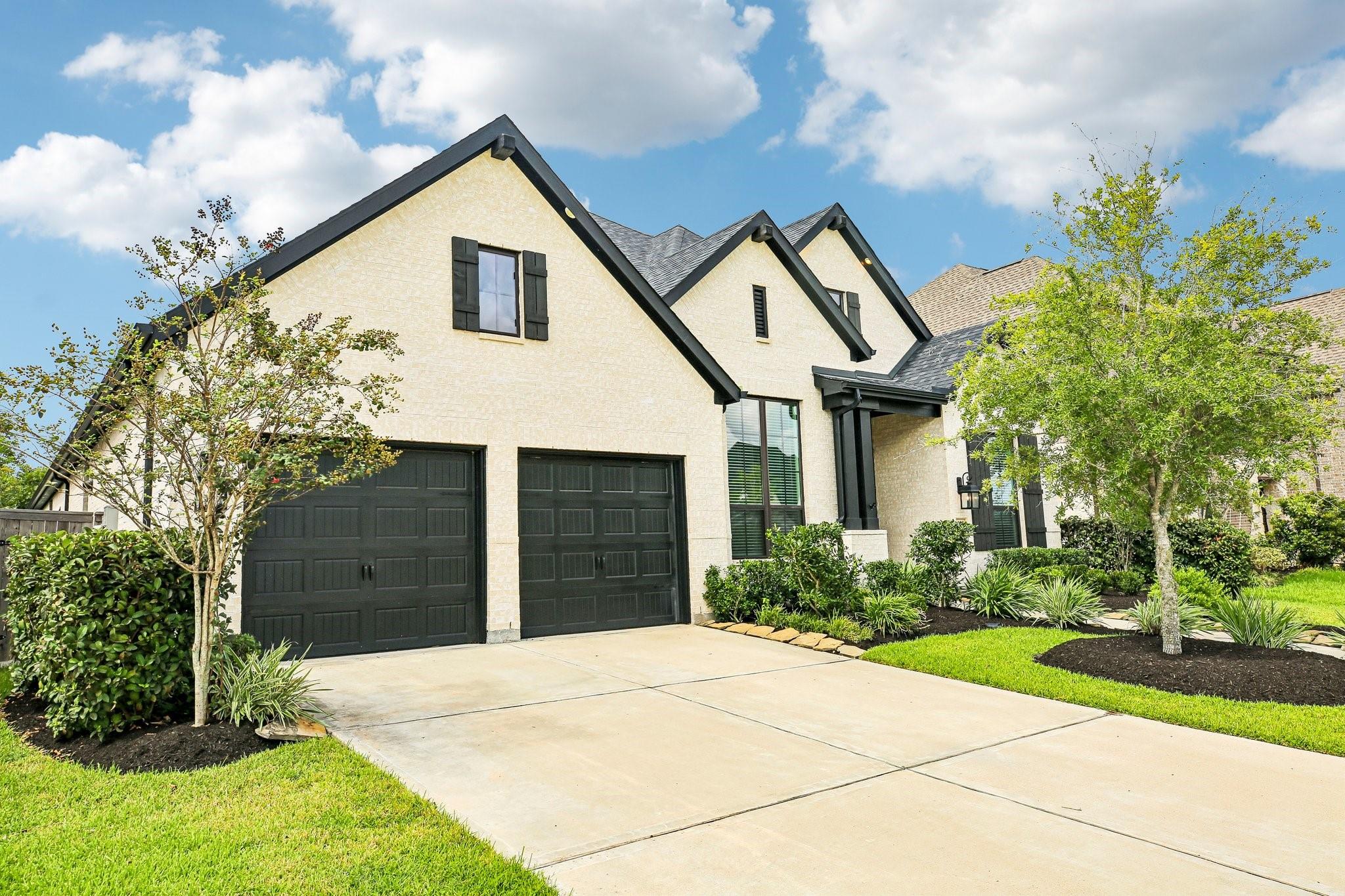 1923 Golden Leaf Drive