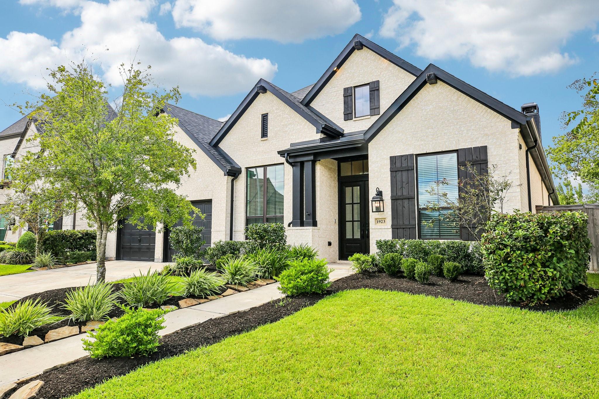 1923 Golden Leaf Drive