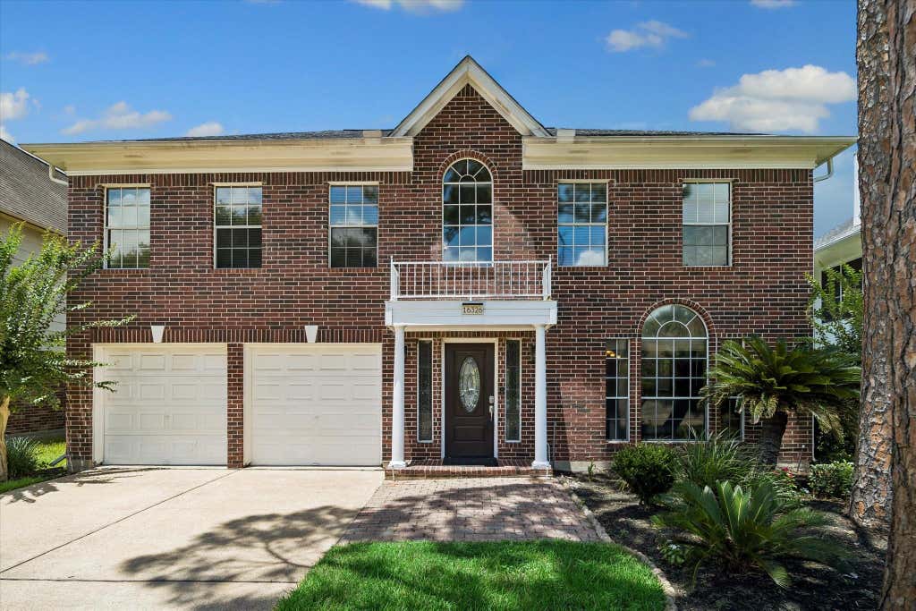 Photo of 16326 Concord Falls Lane, Sugar Land, TX 77498 (MLS # 27281217)