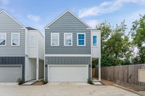 Photo of 412 Neyland Street #F, Houston, TX 77022 (MLS # 91321570)