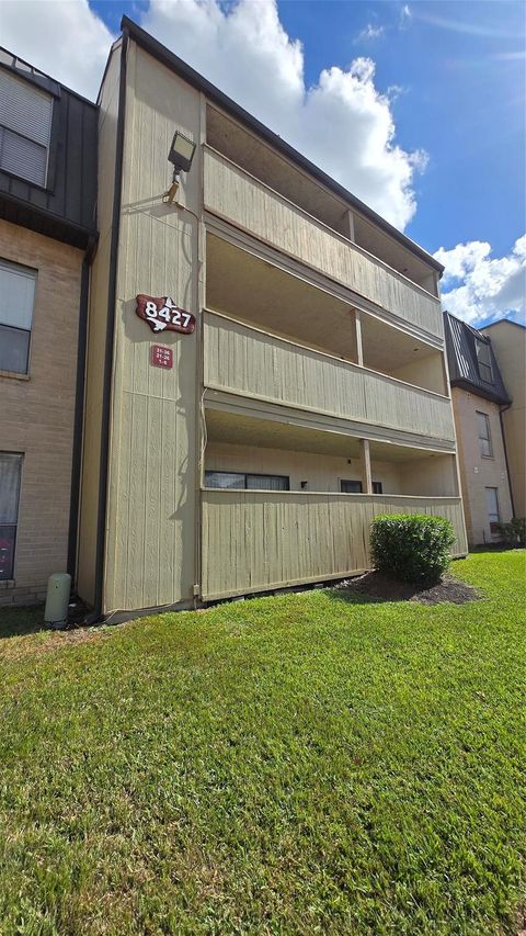 Photo of 8427 Hearth Drive #4, Houston, TX 77054 (MLS # 82039146)
