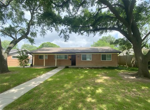 Photo of 5114 Stillbrooke Dr Drive, Houston, TX 77035 (MLS # 67265638)