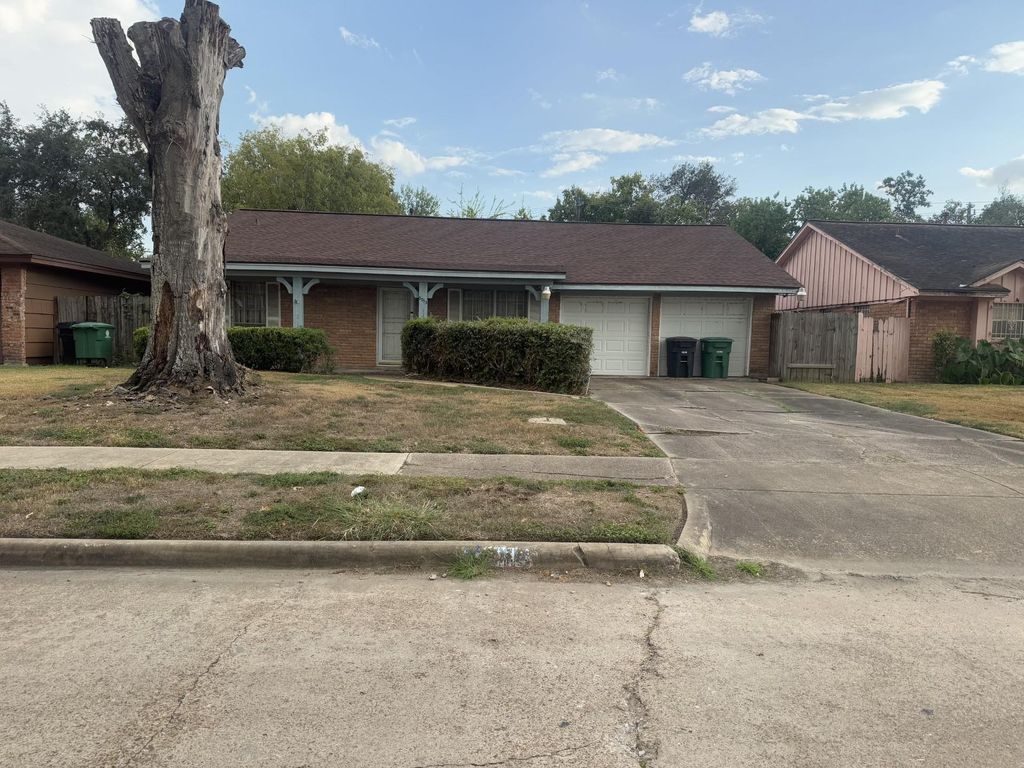 Photo of 5015 Heatherbloom Drive, Houston, TX 77045 (MLS # 34215978)
