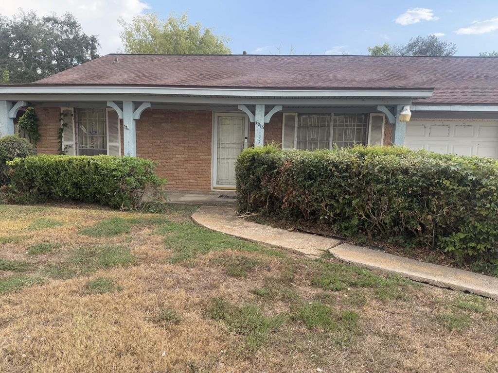 Photo of 5015 Heatherbloom Drive, Houston, TX 77045 (MLS # 34215978)