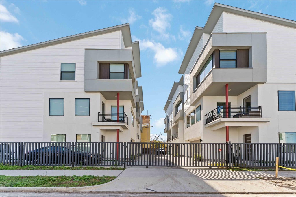 Photo of 3410 Baer Street #C, Houston, TX 77020 (MLS # 84083817)