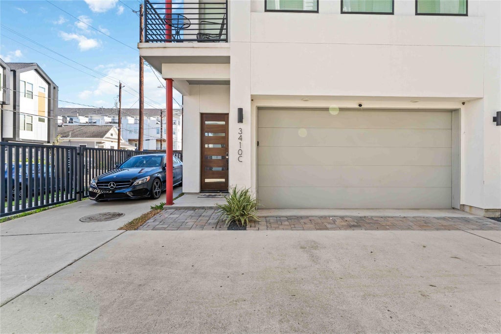 Photo of 3410 Baer Street #C, Houston, TX 77020 (MLS # 84083817)