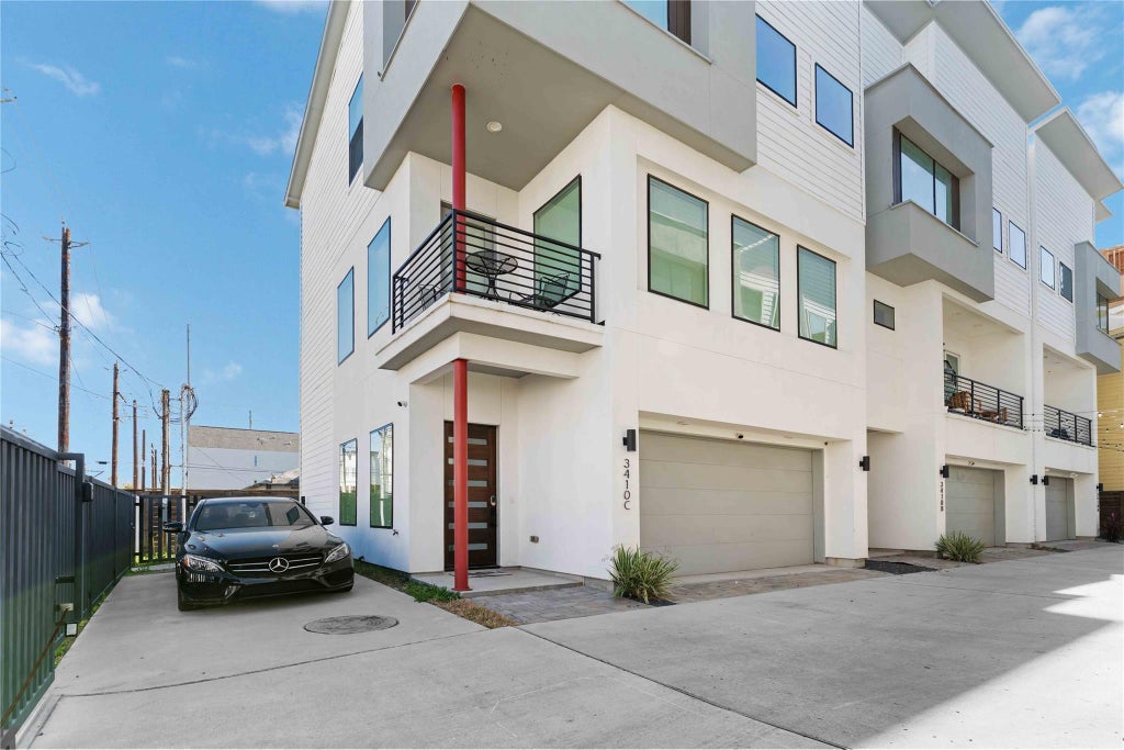 Photo of 3410 Baer Street #C, Houston, TX 77020 (MLS # 84083817)