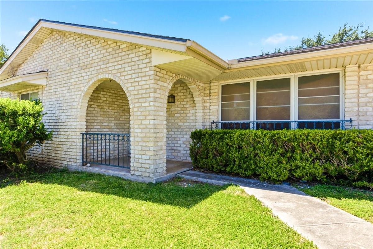 610 Amistad Boulevard