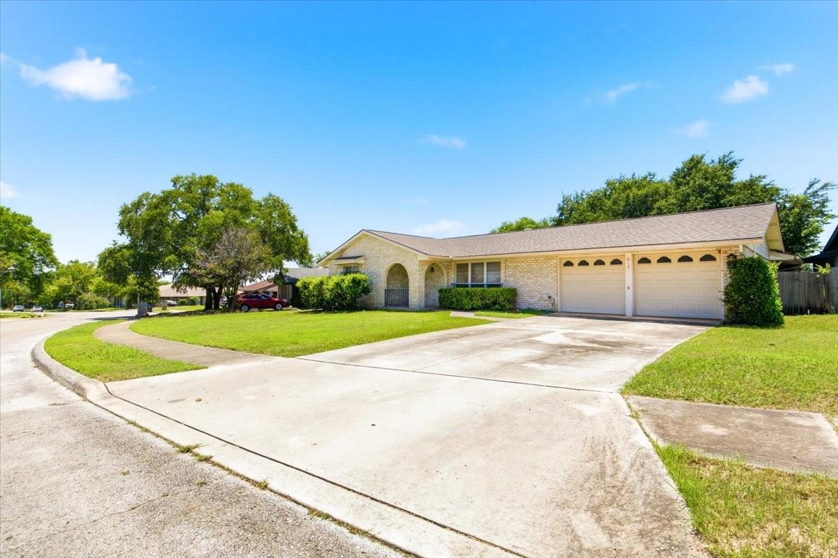 610 Amistad Boulevard