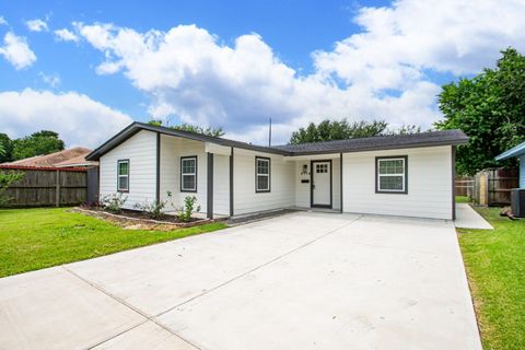 Photo of 2114 Linden Creek Lane, Houston, TX 77017 (MLS # 85420330)