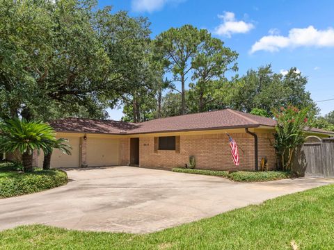 Homes For Sale - 2917 Encino Avenue<br/> Bay City, TX 77414