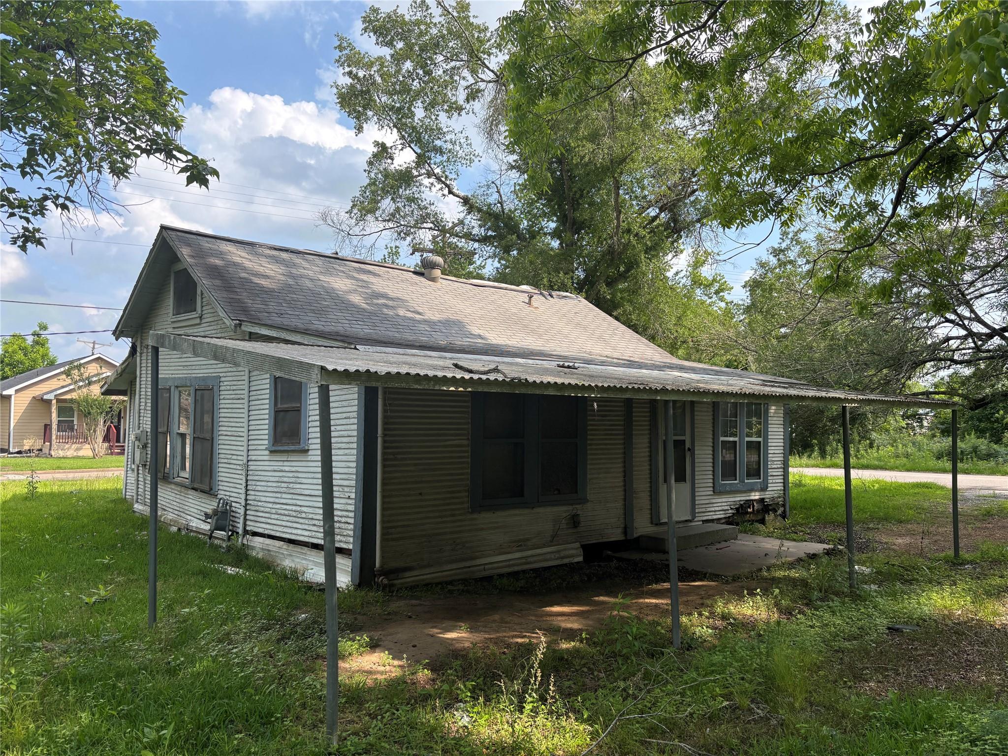 1101 N Blair Avenue