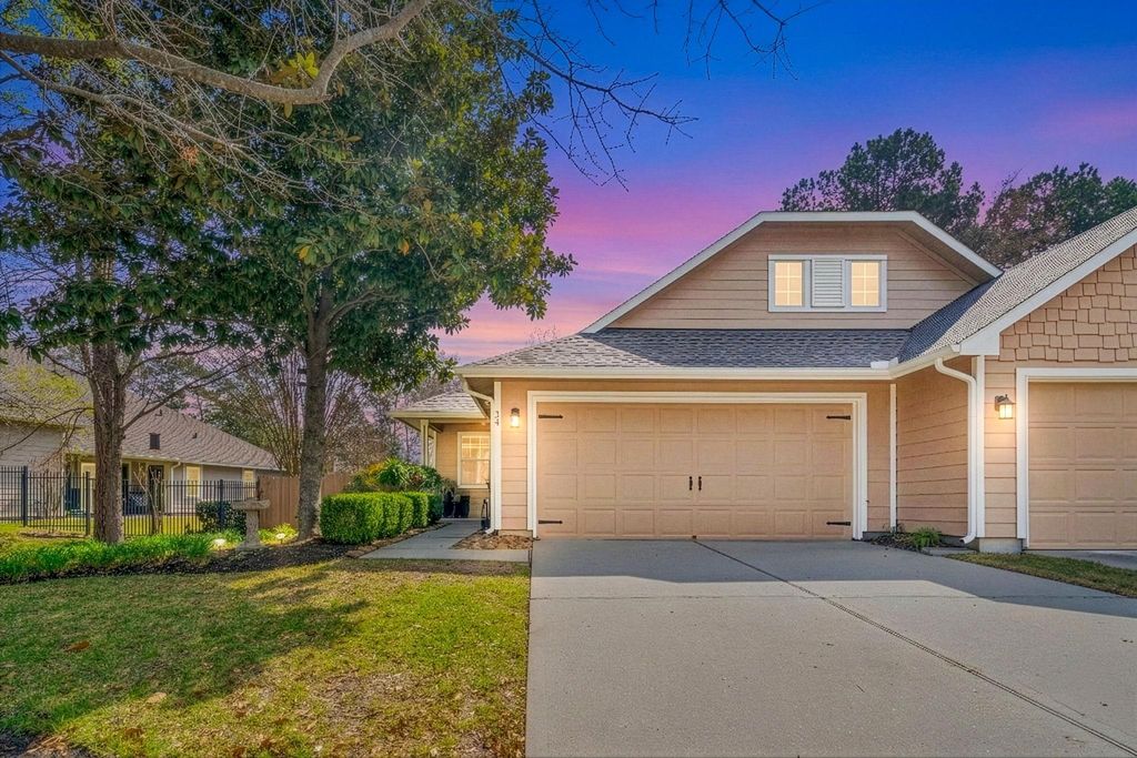 Photo of 14 Fitzroy Place, Conroe, TX 77384 (MLS # 8421752)