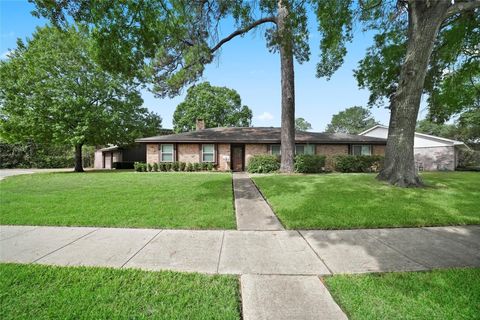 Photo of 1319 Spillers Lane, Houston, TX 77043 (MLS # 85800201)