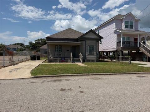 Photo of 1213 30th St, Galveston, TX 77550 (MLS # 28134601)