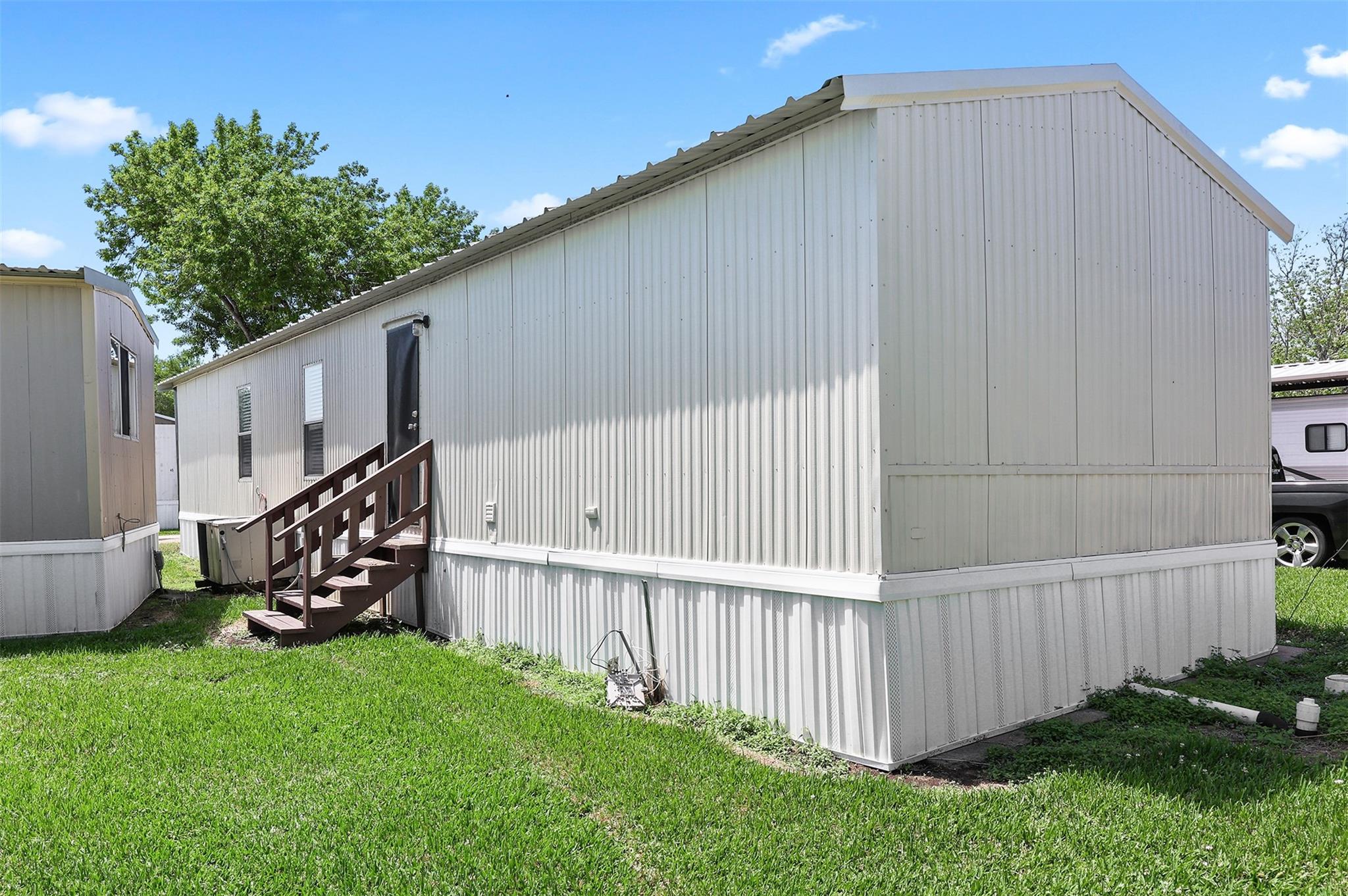 2222 N Austin Avenue 32