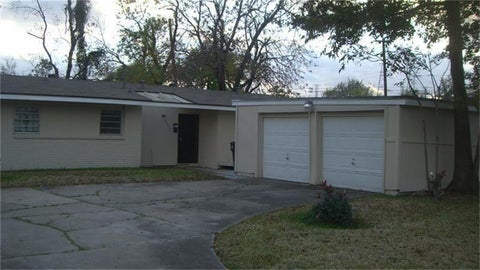 Photo of 4423 Knotty Oaks Trail, Houston, TX 77045 (MLS # 43278753)