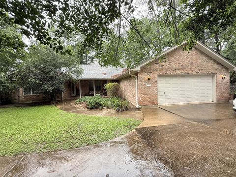 Photo of 1600 Carriage Run W, Conroe, TX 77384 (MLS # 25087661)