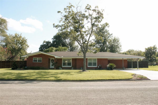 1201 CAREY DR, SWEENY, TX 77480 - Image 8eaeacc52279a3eab611639c1907d1dd/1347089396