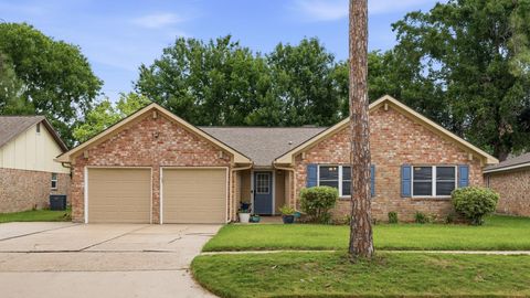 Photo of 2022 Arcadia Drive, Sugar Land, TX 77498 (MLS # 55732227)