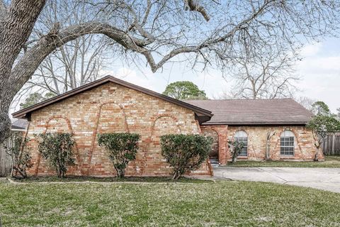 Photo of 2306 Cambridge Court N, League City, TX 77573 (MLS # 94285052)