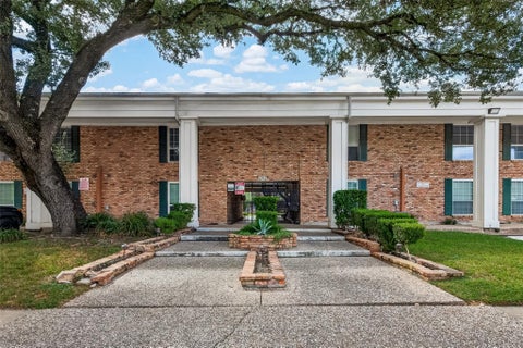 Photo of 5343 Richmond Avenue #4, Houston, TX 77056 (MLS # 61507822)