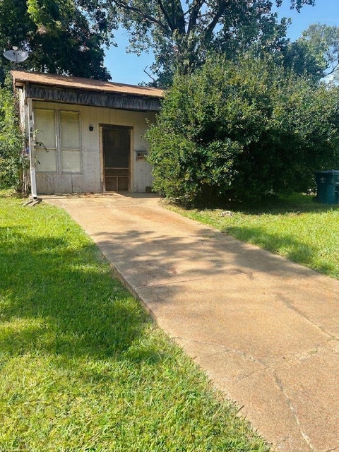 Photo of 1605 W Johnson Street, Denison, TX 75020 (MLS # 40833535)