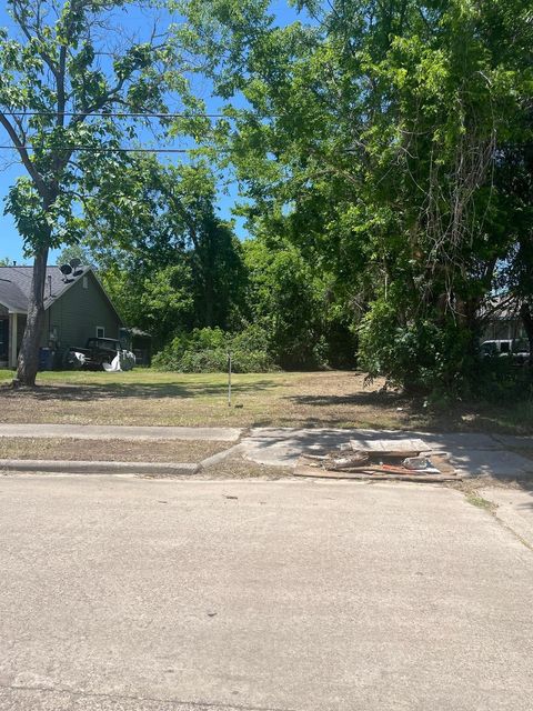 Vacant Land For Sale - 317 S Fulton Street<br/> Texas City, TX 77591