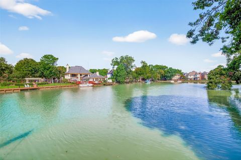 Photo of 4131 Crow Valley Dr, Missouri City, TX 77459 (MLS # 75996675)
