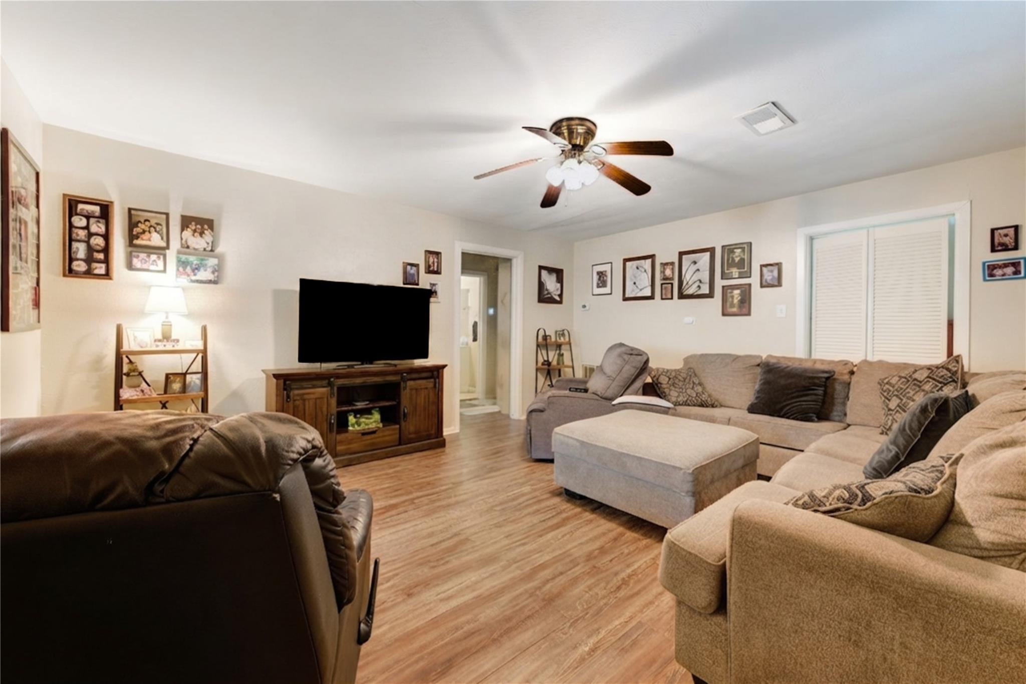 2206 Oaklawn Drive