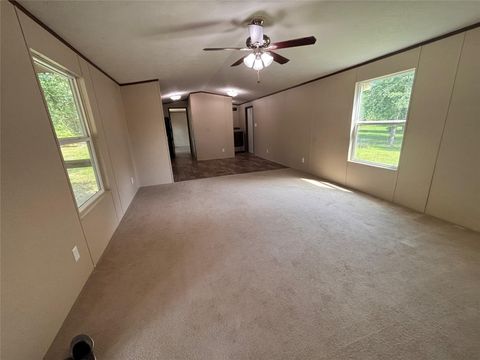 Photo of 10 E E Walnut Lake Drive Drive, Huntsville, TX 77320 (MLS # 33911043)