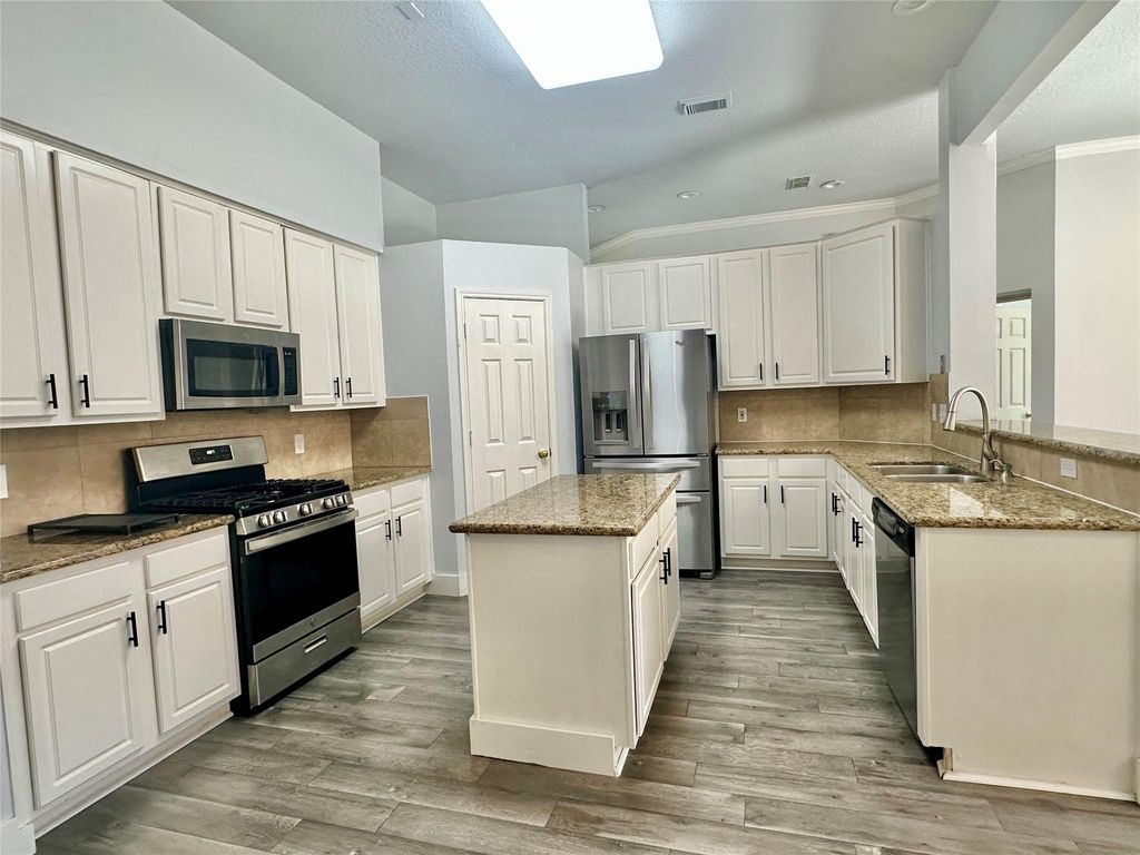 Photo of 18 S Willow Point Circle, Spring, TX 77382 (MLS # 26572721)