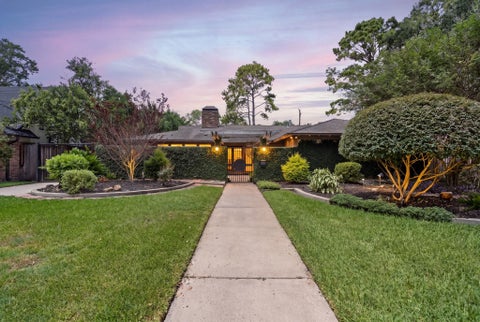 Photo of 10034 Meadow Lake Lane, Houston, TX 77042 (MLS # 74929610)