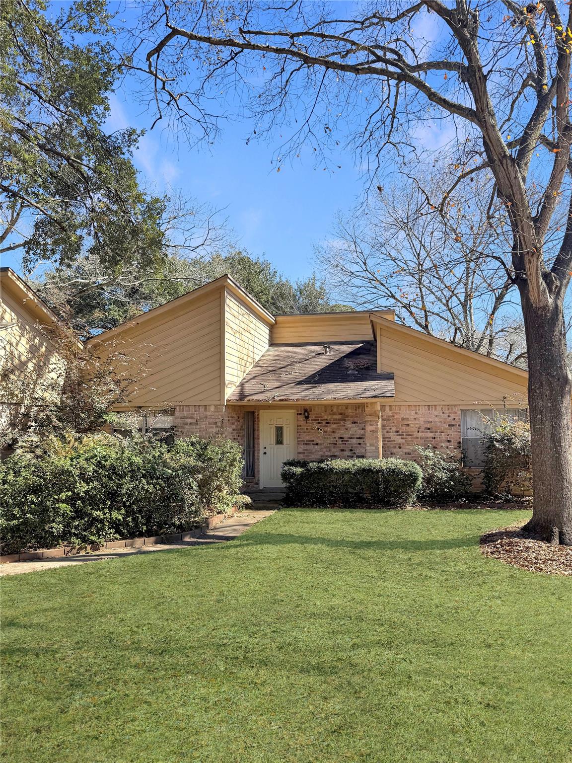 58 April Wind Drive S