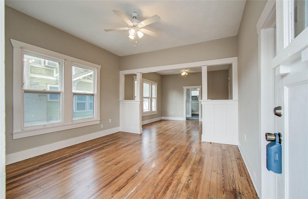 Photo of 901 Boundary Street, Houston, TX 77009 (MLS # 25132921)