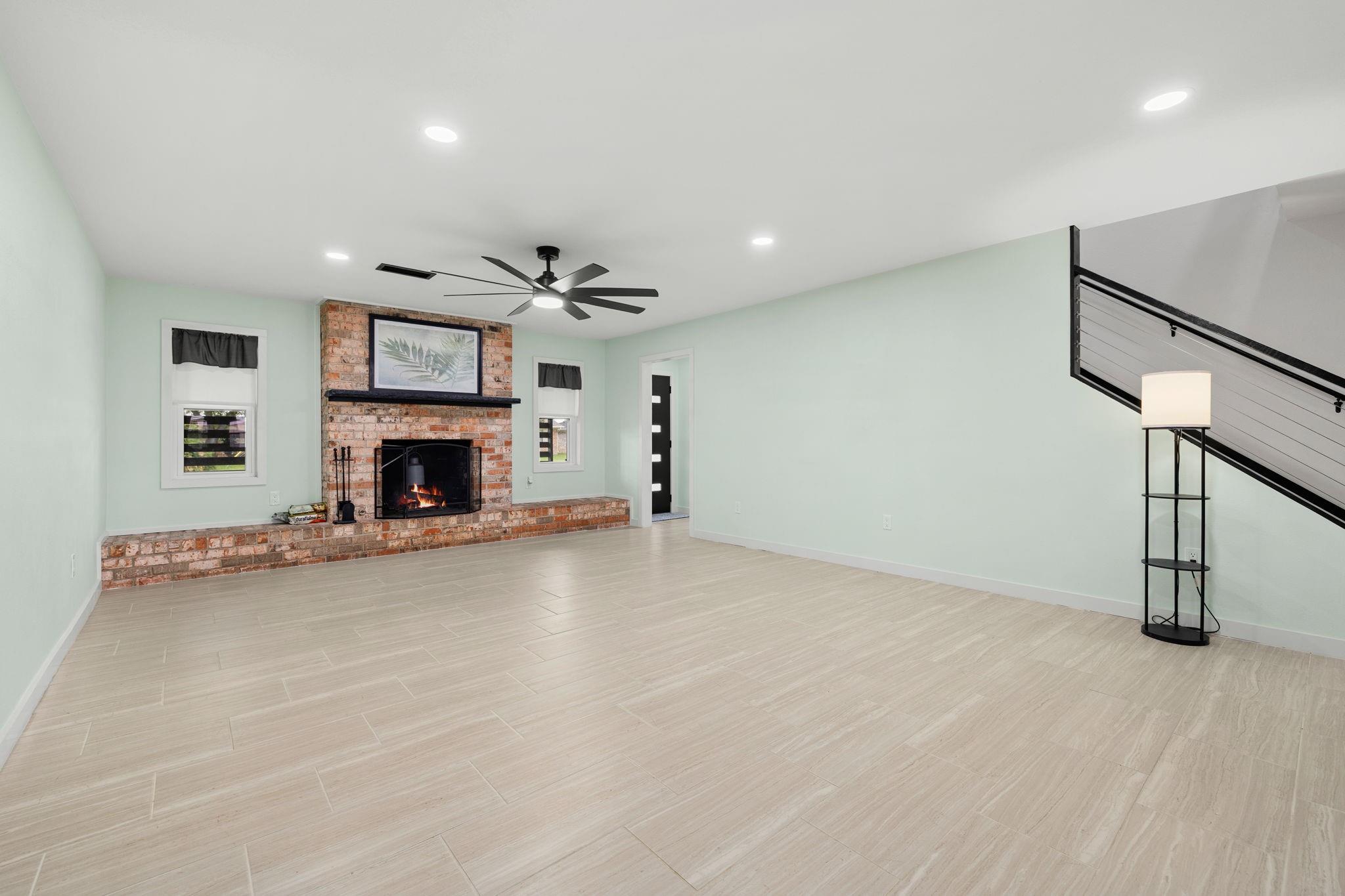 222 W Vaughn Lane