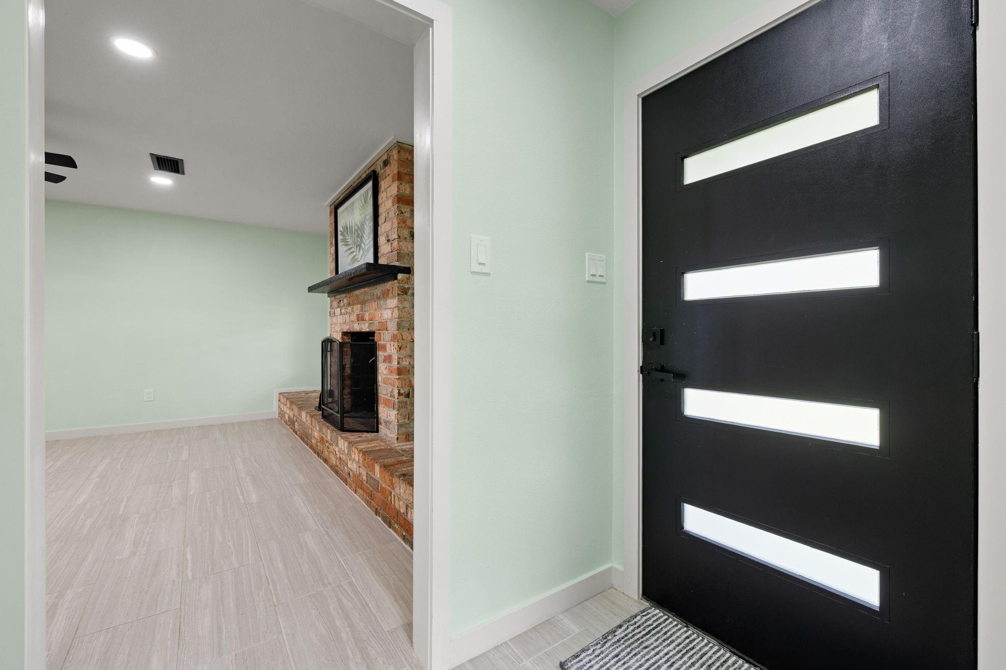 222 W Vaughn Lane