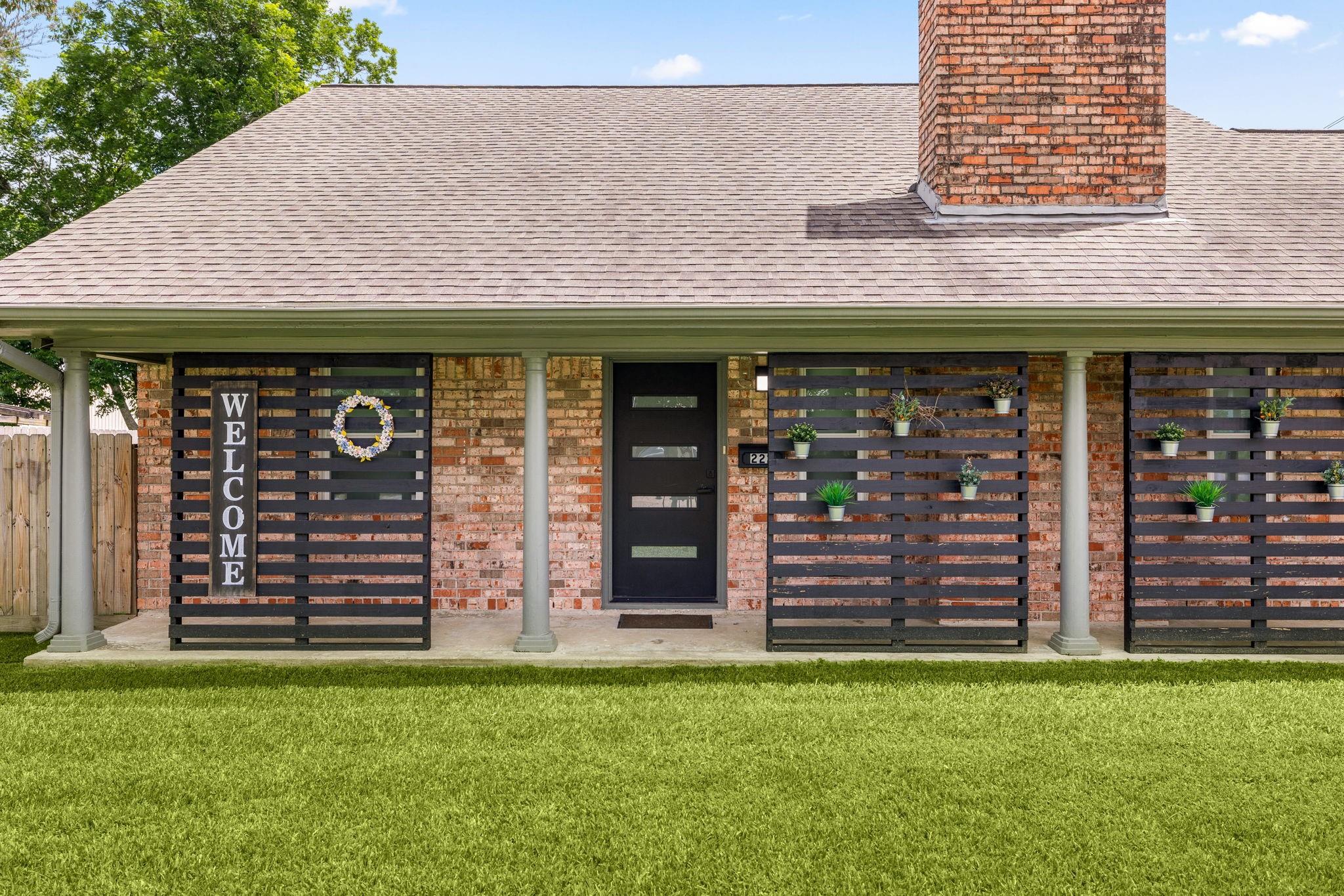 222 W Vaughn Lane