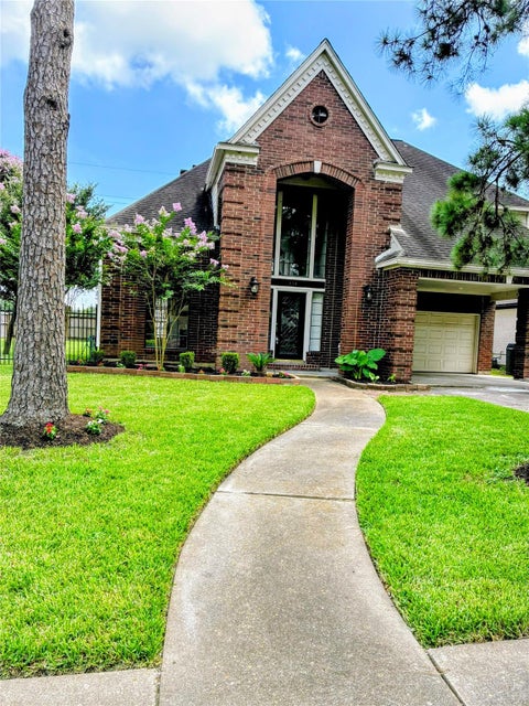 Photo of 414 Mill Place Ct CT, Sugar Land, TX 77498 (MLS # 89944455)